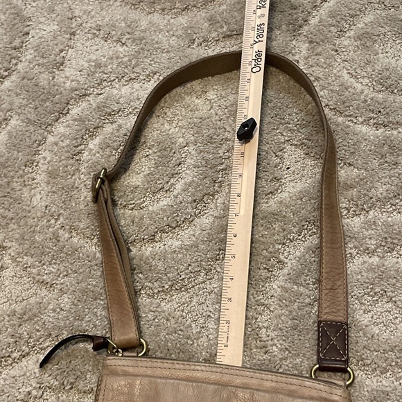 Fossil Morgan Large Zip Top Crossbody/Messenger Bag Saddle Tan Cow Hide Leather - Picture 13 of 14